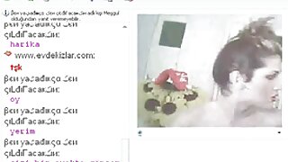 Kate Kennedy minono sy mitaingina akoho be ranony miaraka amin'ny paty