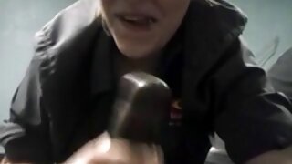 Lena Paul dia manolotra karazana dicks mainty goavambe any ivelany sy ao an-trano