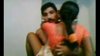 Hot Milf matetika manadala ny namany